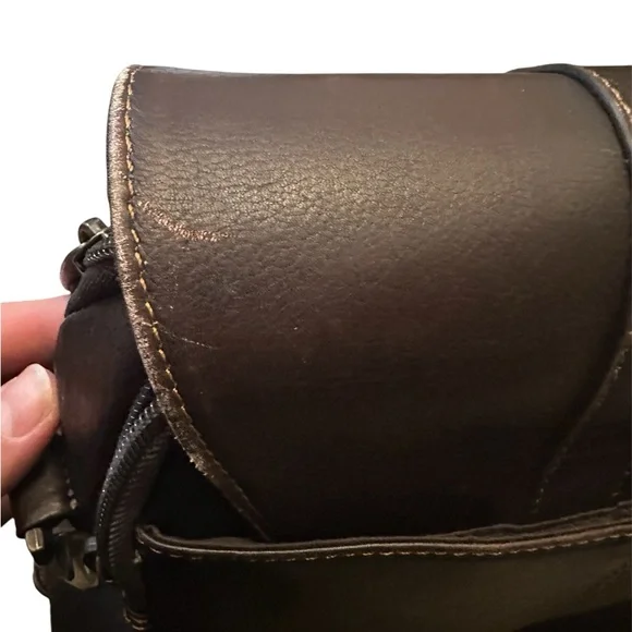 Samsonite Colombian Leather Flap-Over Messenger Laptop Bag - Picture 12 of 15